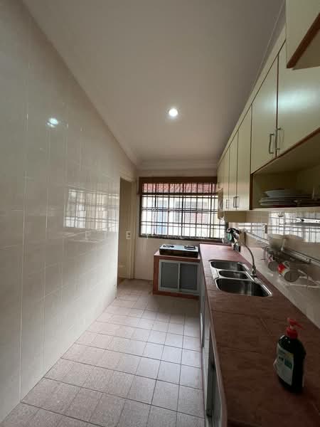 1.5-storey Terraced House for Rent in Taman Pelangi Indah (Ulu Tiram) - Poey Loh - Kitchen - PropertyGuru.com.my