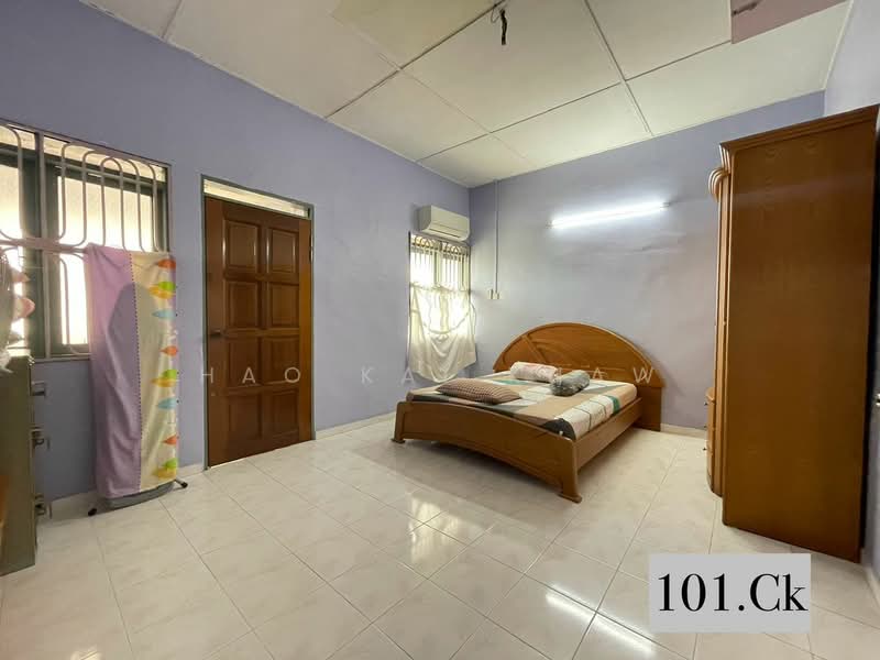 Taman Klang Utama untuk Untuk Disewa - RM 1,200 /bulan, Mac 2026 - Bedroom - PropertyGuru.com.my