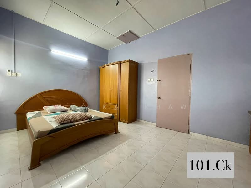 Taman Klang Utama untuk Untuk Disewa - RM 1,200 /bulan, Mac 2026 - Bedroom - PropertyGuru.com.my