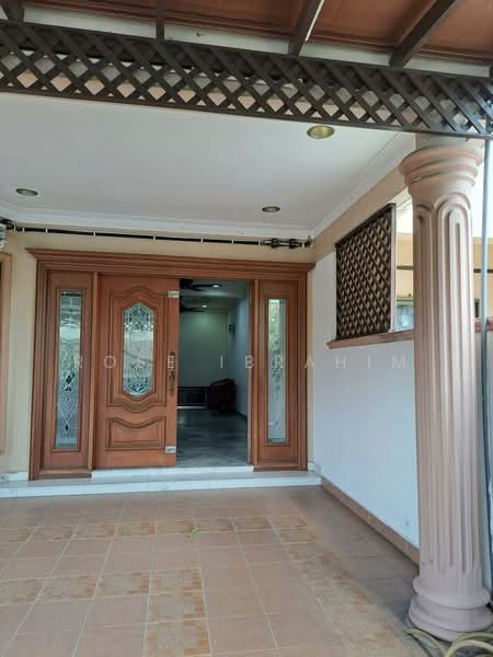 2-storey Terraced House for Sale in Bandar Kinrara (Selangor) - Rose Ibrahim - Entrance - PropertyGuru.com.my