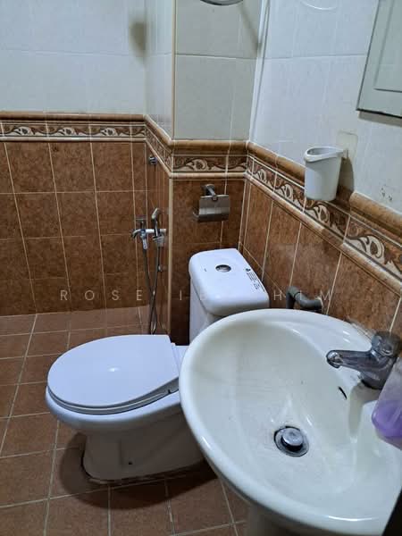 2-storey Terraced House for Sale in Bandar Kinrara (Selangor) - Rose Ibrahim - Bathroom - PropertyGuru.com.my