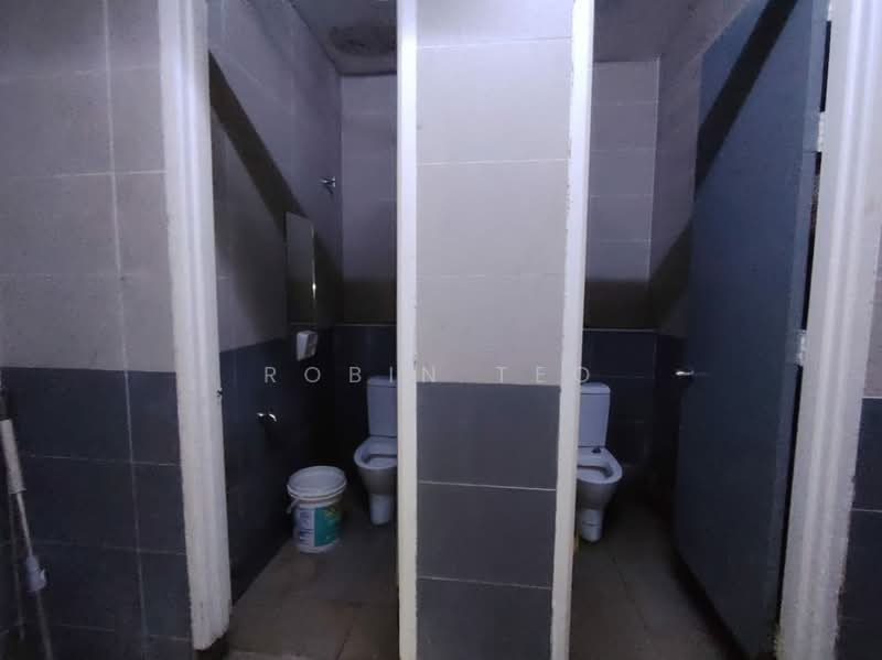 Factory for Sale in Taman Perniagaan Setia (Johor Bahru) - Robin Teo - Bathroom - PropertyGuru.com.my