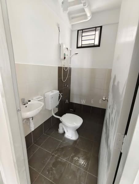 Apartment for Rent at Pangsapuri Pulai Mutiara - Lydia Wee - Bathroom - PropertyGuru.com.my