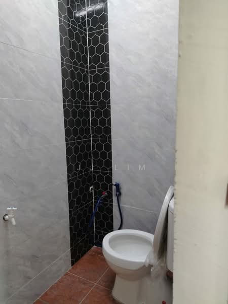 2-storey Terraced House for Sale in Taman Desa Cemerlang (Ulu Tiram) - JJ Lim - Bathroom - PropertyGuru.com.my