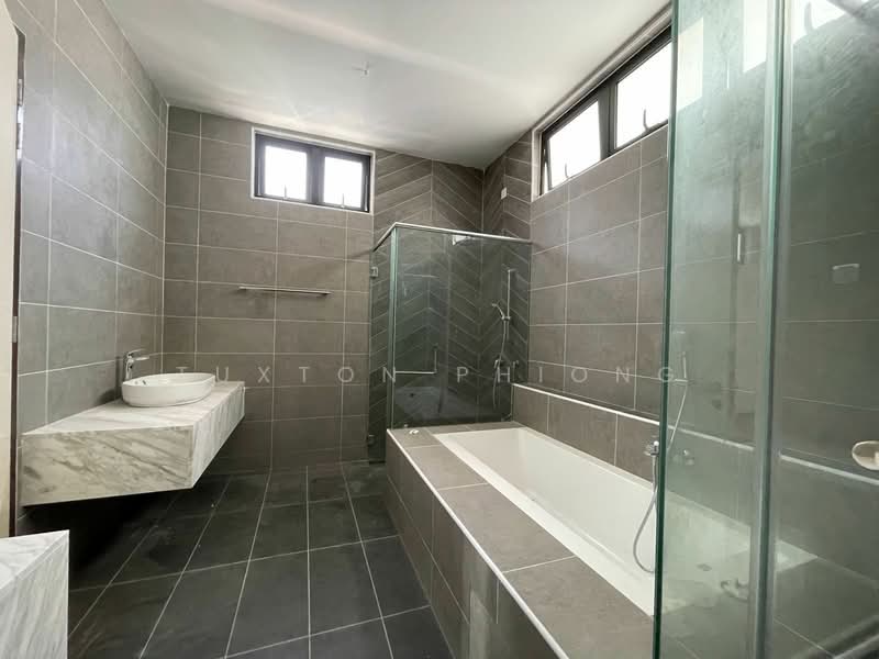 Semi-Detached House for Sale in Iskandar Puteri (Nusajaya) (Johor) - Tuxton Phiong - Bathroom - PropertyGuru.com.my