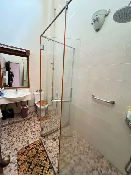 Semi-Detached House for Sale in Jalan Ipoh (Kuala Lumpur) - Kim Meng Lew - Bathroom - PropertyGuru.com.my