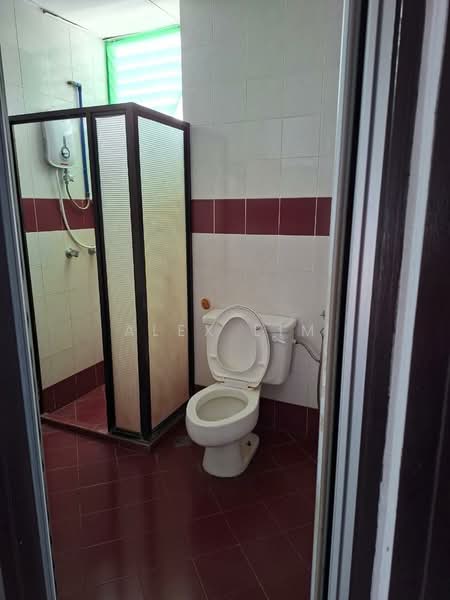 Condominium for Rent at Marina Tower (Ratu Mutiara) - Alex Lim - Bathroom - PropertyGuru.com.my