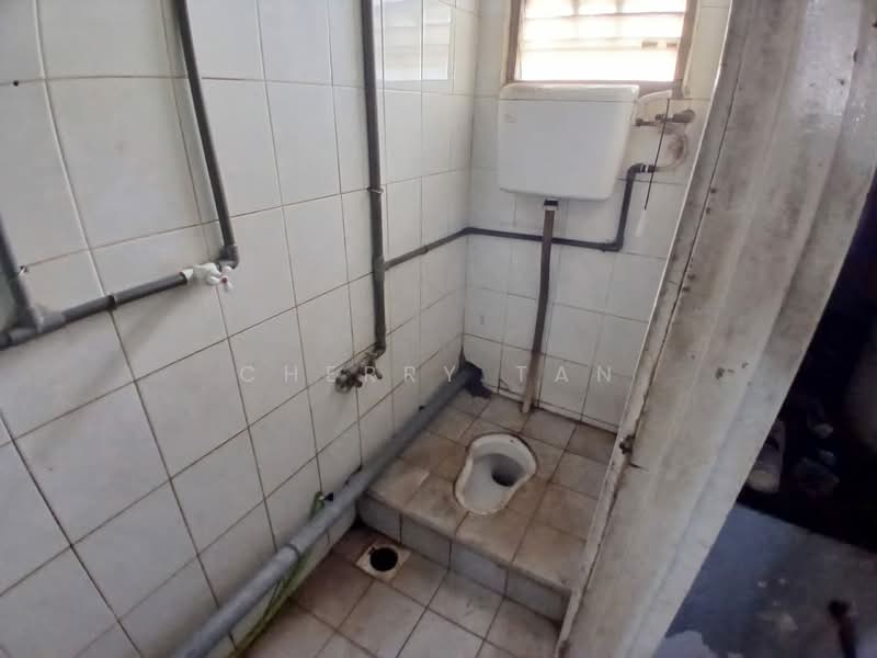 Factory for Rent in Shah Alam (Selangor) - Cherry Tan - Bathroom - PropertyGuru.com.my