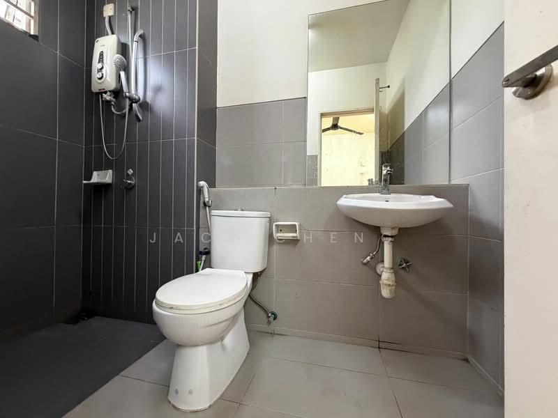2-storey Terraced House for Sale in Bandar Country Homes (Rawang) - Jack Cheng - Bathroom - PropertyGuru.com.my