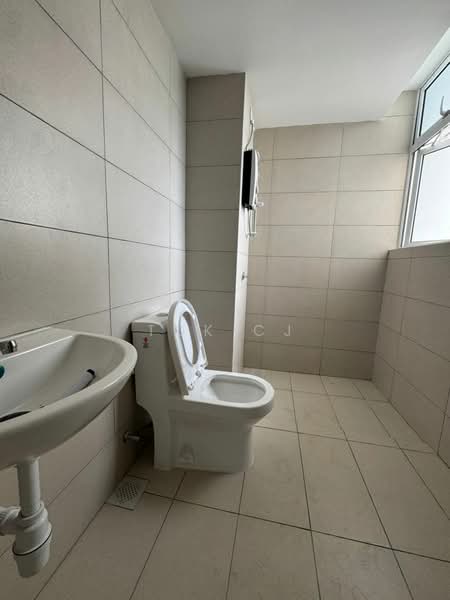 Service Residence for Rent at Vista Tiara (MBW Bay) - Tok CJ - Bathroom - PropertyGuru.com.my