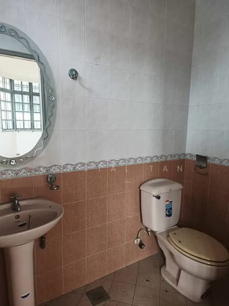 Bungalow for Sale in Taman Majidee (Johor Bahru) - Crystal Tan - Bathroom - PropertyGuru.com.my