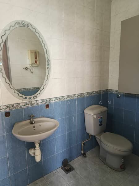 Bungalow for Sale in Taman Majidee (Johor Bahru) - Crystal Tan - Bathroom - PropertyGuru.com.my