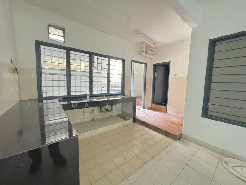 Terraced House for Sale in Klang (Selangor) - Zarema Kulbuzheva - Kitchen - PropertyGuru.com.my