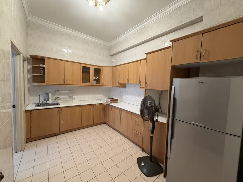 Condominium for Sale at Putra Indah Condominium - Kay Lee - Kitchen - PropertyGuru.com.my