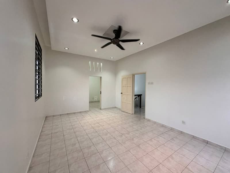 Semi-Detached House for Sale in Bandar Seri Putra (Bangi) - Fazri Omar - Living Room - PropertyGuru.com.my