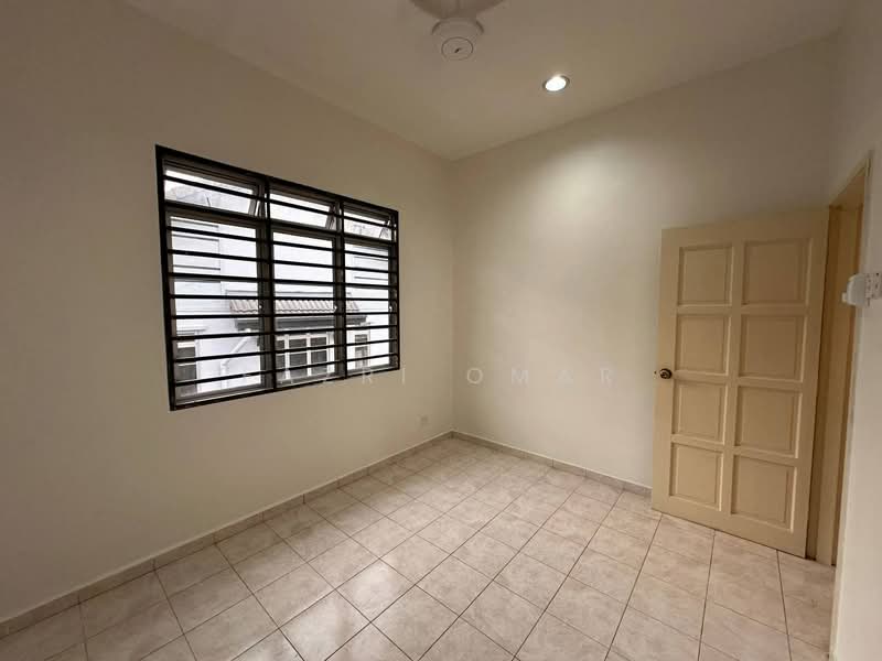 Semi-Detached House for Sale in Bandar Seri Putra (Bangi) - Fazri Omar - Interior - PropertyGuru.com.my