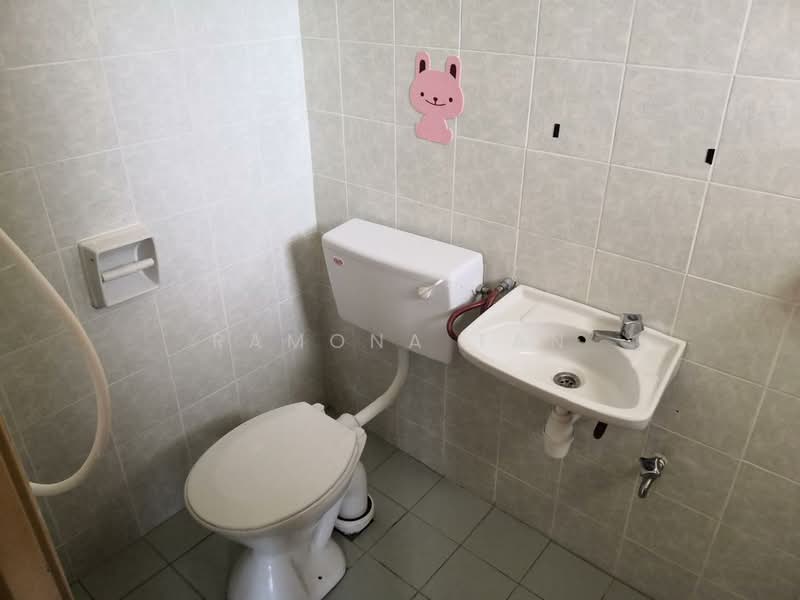 Taman Batu Berendam Putra untuk Untuk Dijual - RM 380,000, Mac 2026 - Bathroom - PropertyGuru.com.my