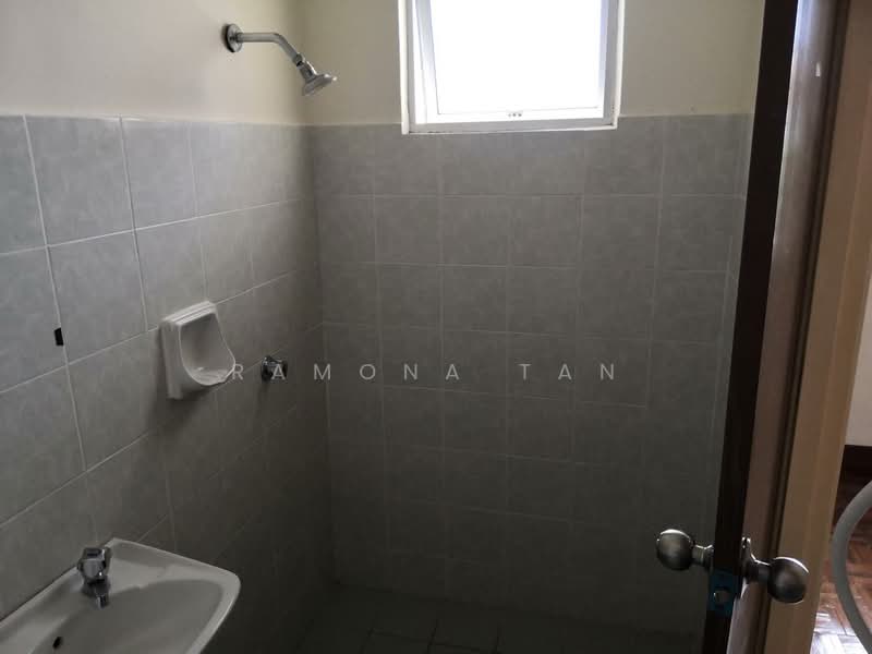 Taman Batu Berendam Putra untuk Untuk Dijual - RM 380,000, Mac 2026 - Bathroom - PropertyGuru.com.my