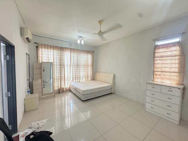 2-storey Terraced House for Sale in Bandar Warisan Puteri (Ampangan) - Zarema Kulbuzheva - Bedroom - PropertyGuru.com.my
