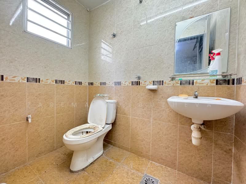 2-storey Terraced House for Sale in Bandar Warisan Puteri (Ampangan) - Zarema Kulbuzheva - Bathroom - PropertyGuru.com.my