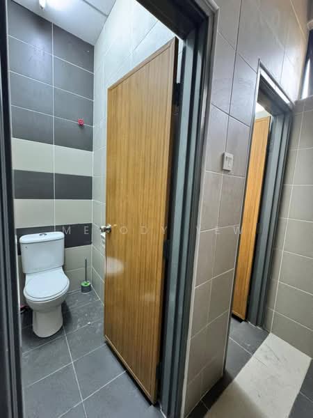 Factory for Rent in Gelang Patah (Johor) - Melody Yew - Bathroom - PropertyGuru.com.my