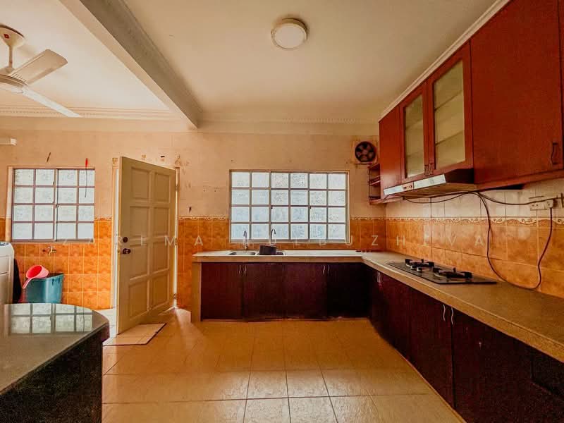 2-storey Terraced House for Sale in Taman Sutera (Kajang) - Zarema Kulbuzheva - Kitchen - PropertyGuru.com.my