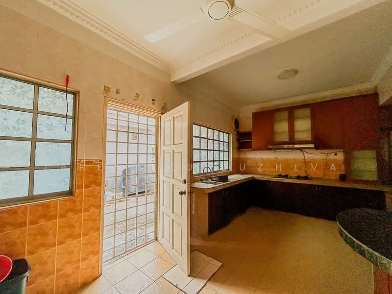 2-storey Terraced House for Sale in Taman Sutera (Kajang) - Zarema Kulbuzheva - Kitchen - PropertyGuru.com.my
