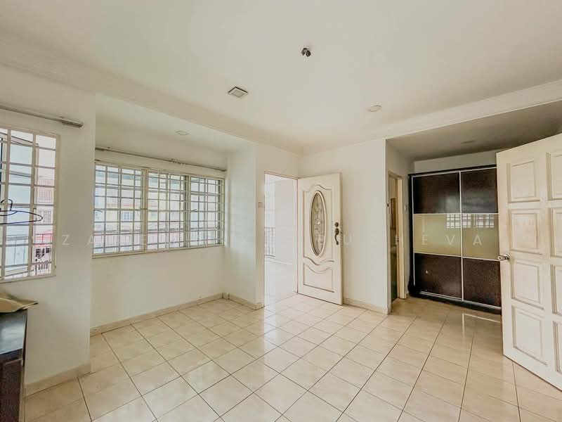 2-storey Terraced House for Sale in Taman Sutera (Kajang) - Zarema Kulbuzheva - Living Room - PropertyGuru.com.my