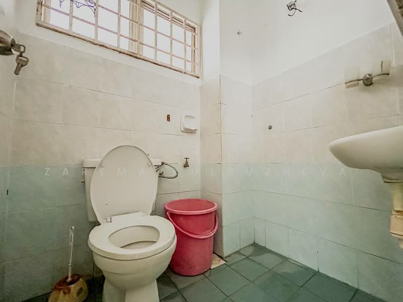 2-storey Terraced House for Sale in Taman Sutera (Kajang) - Zarema Kulbuzheva - Bathroom - PropertyGuru.com.my