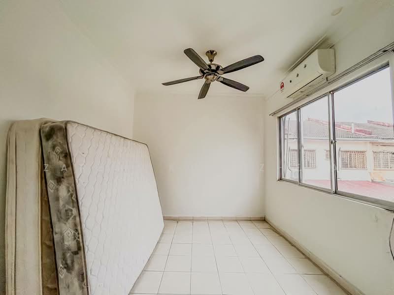 2-storey Terraced House for Sale in Taman Sutera (Kajang) - Zarema Kulbuzheva - Bedroom - PropertyGuru.com.my