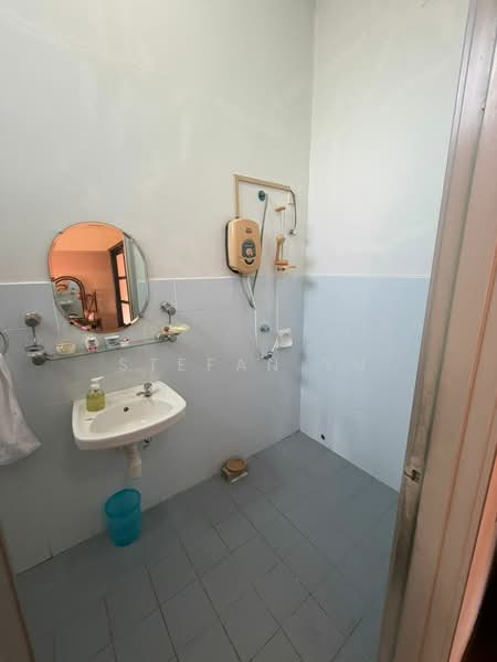 1.5-storey Terraced House for Sale in Ulu Tiram (Johor) - Stefan Yu - Bathroom - PropertyGuru.com.my