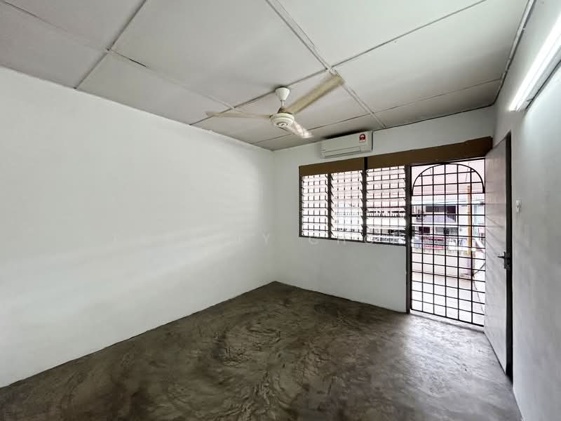 New Town Kampar 2 Storey Terrace untuk Untuk Dijual - RM 180,000, Mac 2026 - Master Room - PropertyGuru.com.my