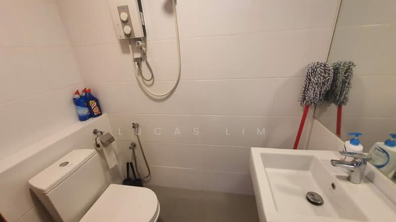Servis Apartment untuk Disewa di Sunrise Gurney - Lucas Lim - Bathroom - PropertyGuru.com.my