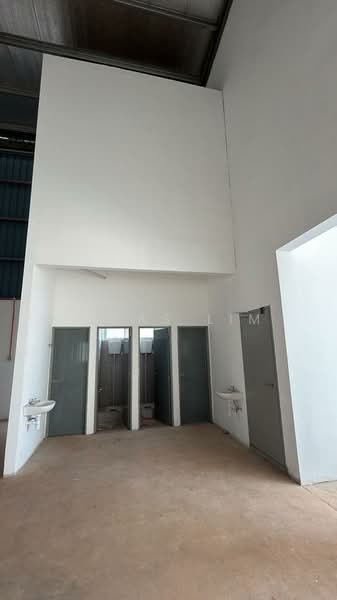Semi-D Factory for Rent in Sungai Bakap (Penang) - Lucas Lim - Bathroom - PropertyGuru.com.my