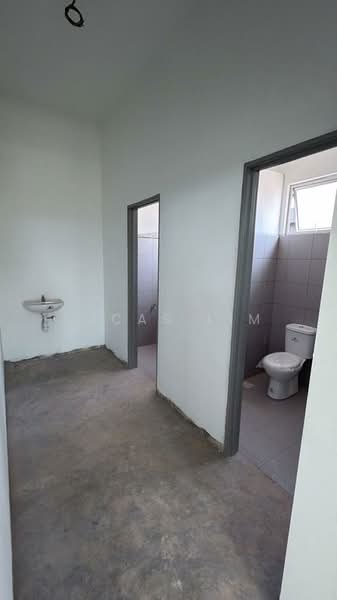 Semi-D Factory for Rent in Sungai Bakap (Penang) - Lucas Lim - Bathroom - PropertyGuru.com.my