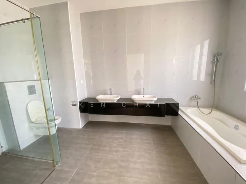 Cluster House for Sale in Taman Ekoflora (Johor Bahru) - Ken Chai - Bathroom - PropertyGuru.com.my