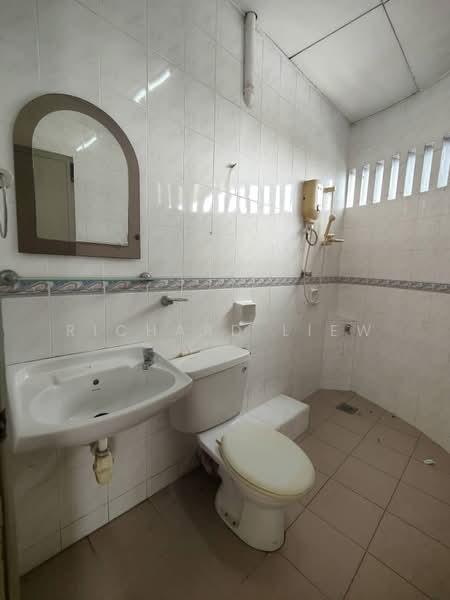 Damansara Jaya untuk Untuk Dijual - RM 1,250,000, Mac 2026 - Bathroom - PropertyGuru.com.my