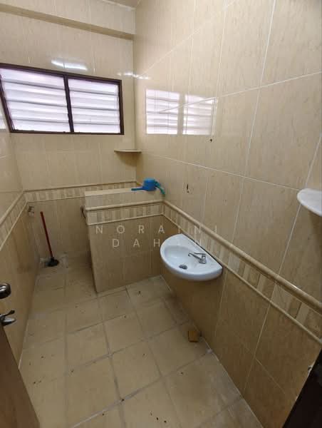 3.5-storey Terraced House for Sale in Ampang Jaya (Ampang) - Noraini Dahan - Bathroom - PropertyGuru.com.my