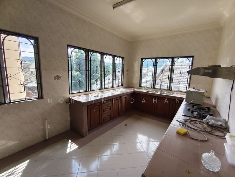 3.5-storey Terraced House for Sale in Ampang Jaya (Ampang) - Noraini Dahan - Kitchen - PropertyGuru.com.my