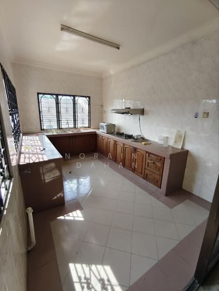 3.5-storey Terraced House for Sale in Ampang Jaya (Ampang) - Noraini Dahan - Kitchen - PropertyGuru.com.my