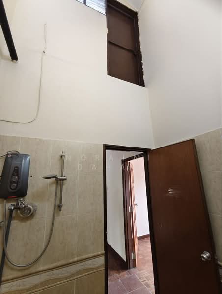 3.5-storey Terraced House for Sale in Ampang Jaya (Ampang) - Noraini Dahan - Bathroom - PropertyGuru.com.my
