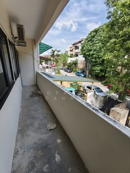 3.5-storey Terraced House for Sale in Ampang Jaya (Ampang) - Noraini Dahan - Balcony - PropertyGuru.com.my