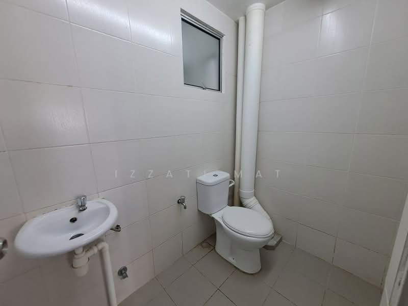Apartment for Sale at De Cendana - Izzati Mat - Bathroom - PropertyGuru.com.my