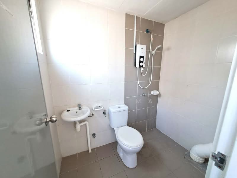 Apartment for Sale at De Cendana - Izzati Mat - Bathroom - PropertyGuru.com.my
