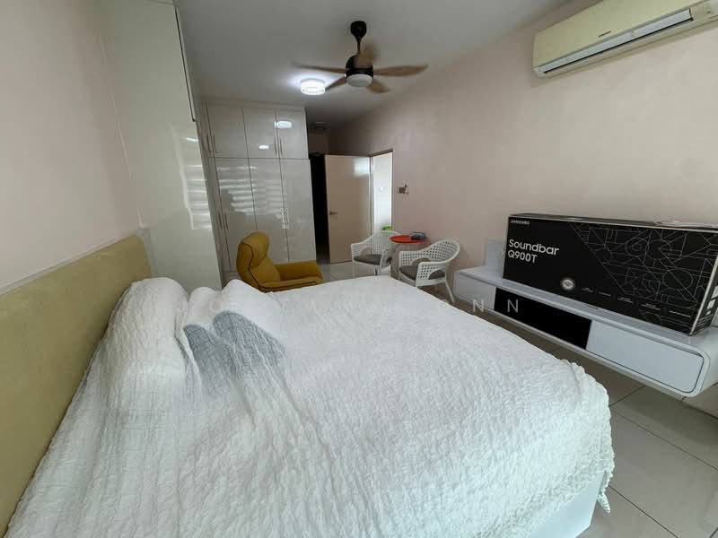 Service Residence for Sale at 8Scape Residence @ Sutera - Jocelyn Onn - Bedroom - PropertyGuru.com.my