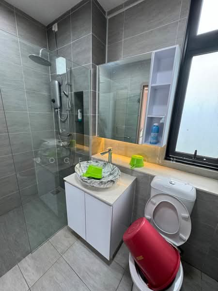 Service Residence for Sale at 8Scape Residence @ Sutera - Jocelyn Onn - Bathroom - PropertyGuru.com.my