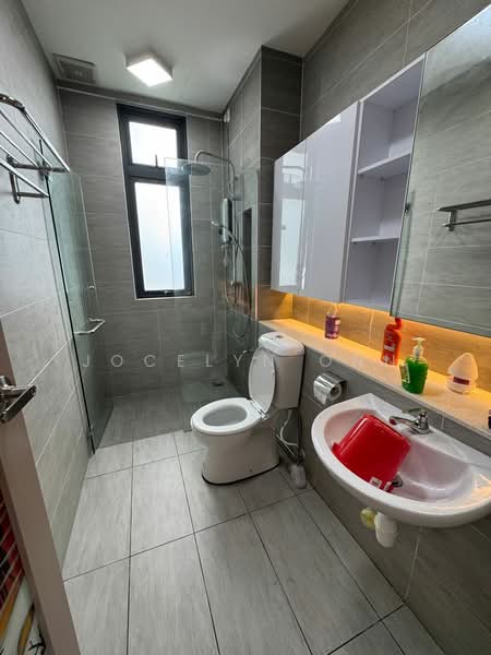 Service Residence for Sale at 8Scape Residence @ Sutera - Jocelyn Onn - Bathroom - PropertyGuru.com.my
