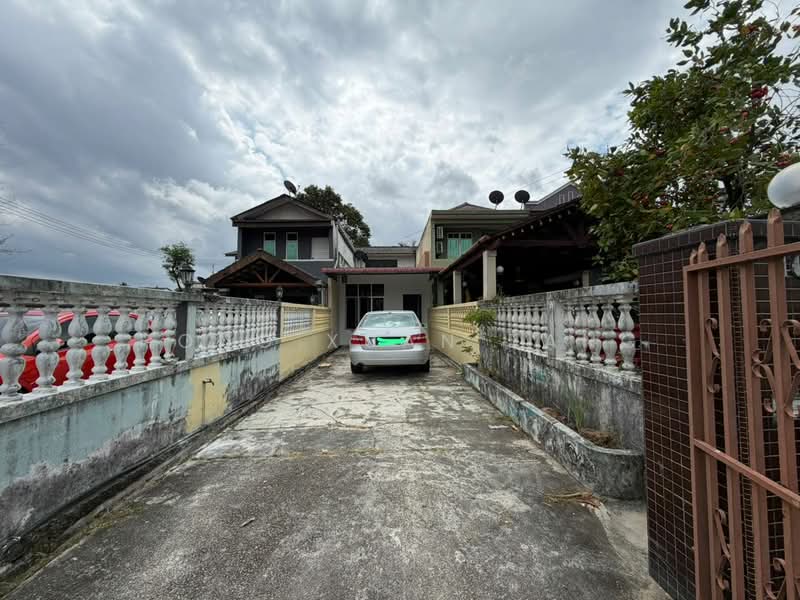 2-storey Terraced House for Rent in Taman Johor Jaya (Johor Bahru) - Hong Xuan Tang - Exterior - PropertyGuru.com.my