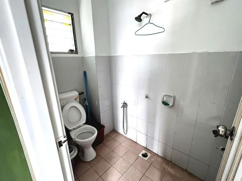 Flat for Sale at Taman Sri Ehsan - Noraini Dahan - Bathroom - PropertyGuru.com.my