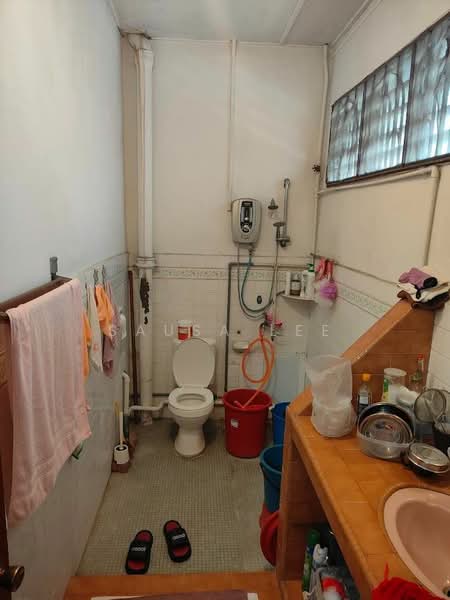 Taman Johor Jaya untuk Untuk Dijual - RM 1,260,000, Mac 2026 - Bathroom - PropertyGuru.com.my